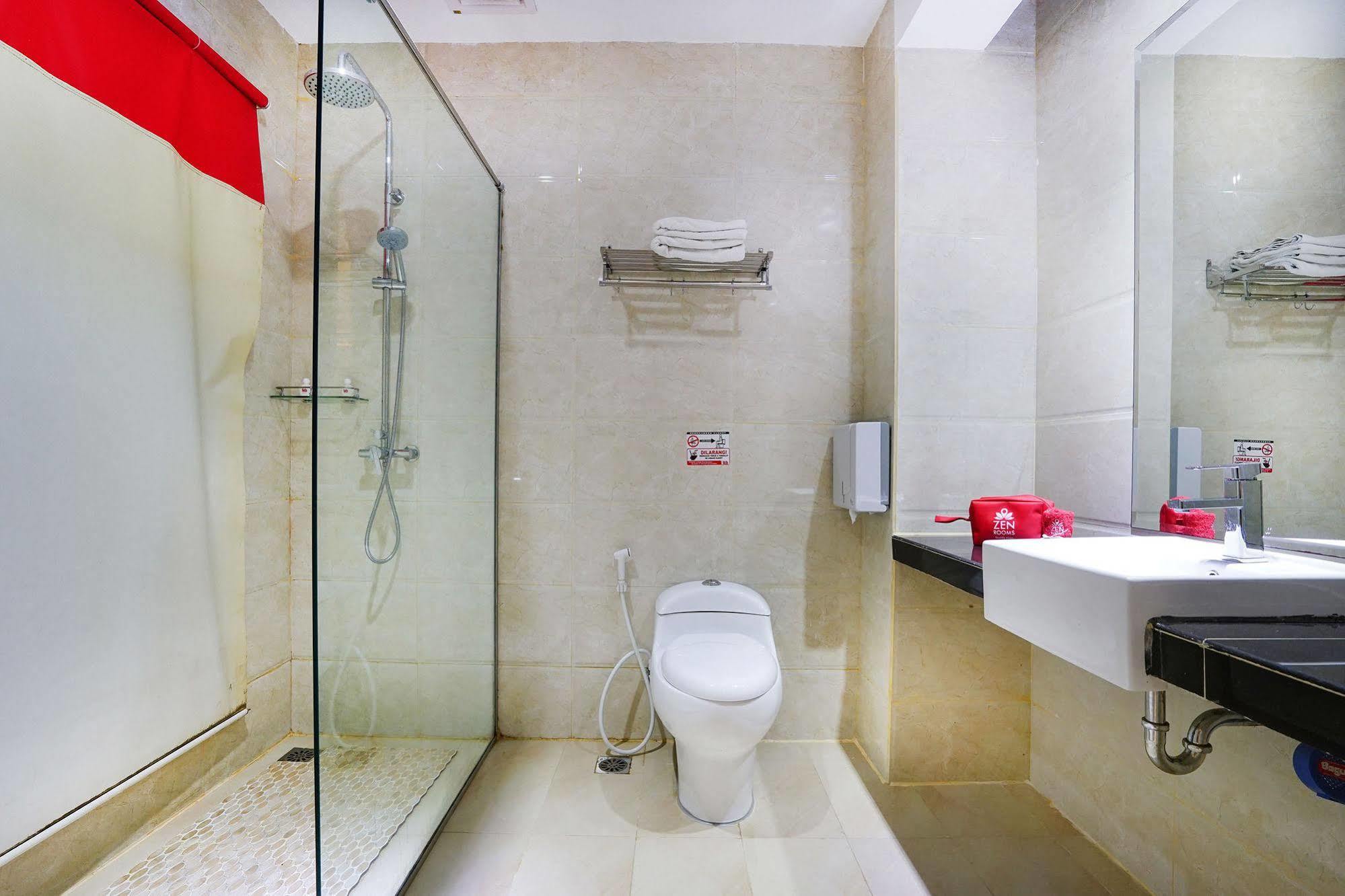 Zen Rooms Near Bcs Mall Penuin Batam Dış mekan fotoğraf